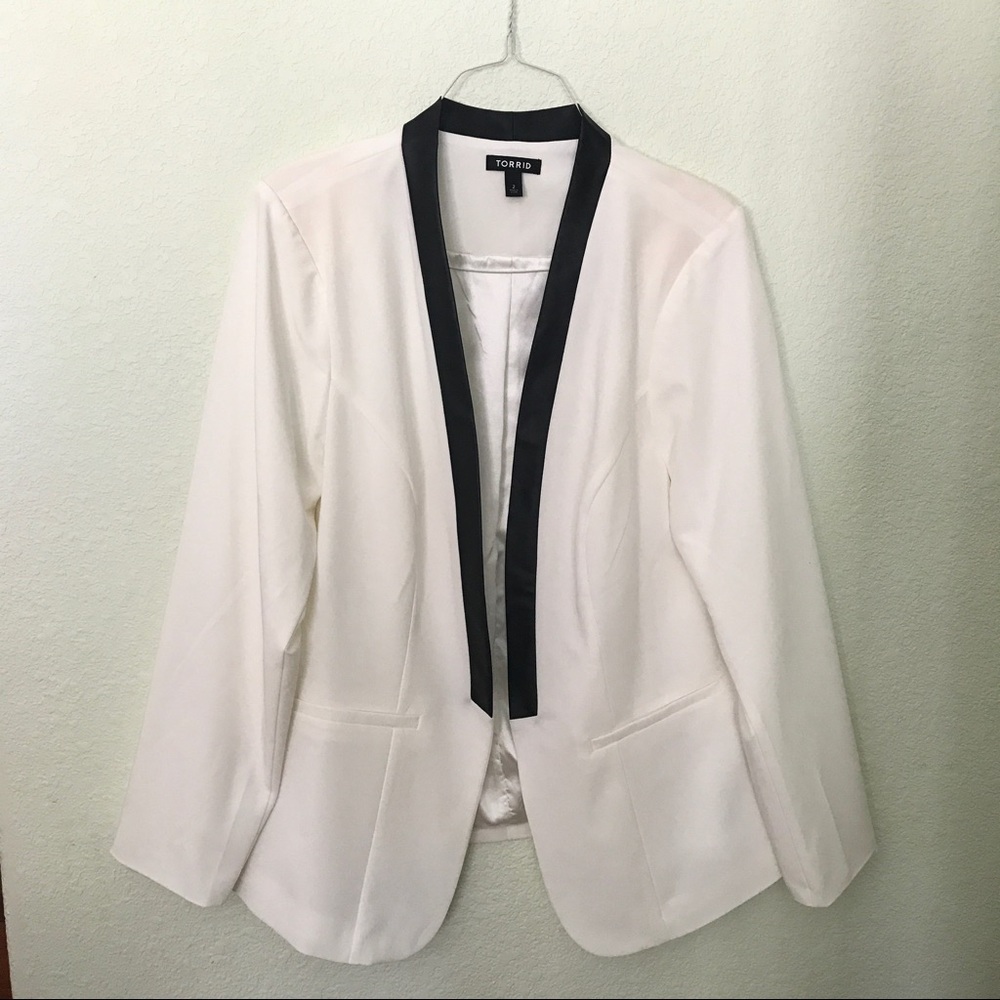 White Blazer with Black Detail | Torrid